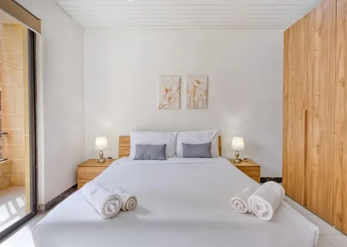 St Pauls Bay Close To Seafront * St. Paul's Bay