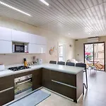 아파트 St Pauls Bay Close To Seafront *