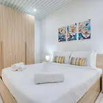 아파트 St Pauls Bay Close To Seafront 세인트폴스베이